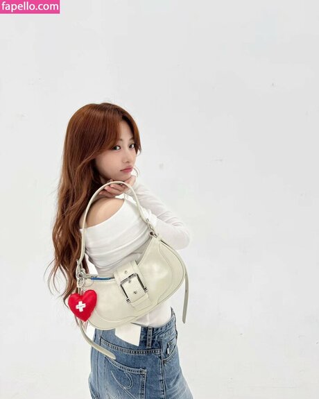 Huh Yunjin 허윤진