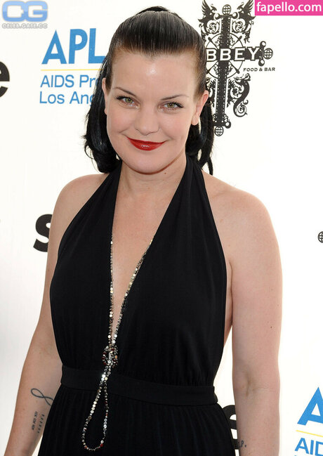 Naken läckt OnlyFans-bild av Pauley Perrette