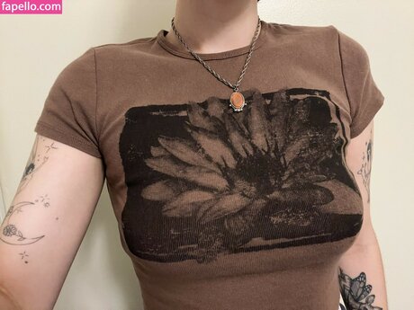 Naken läckt OnlyFans-bild av Amaltheaorchid