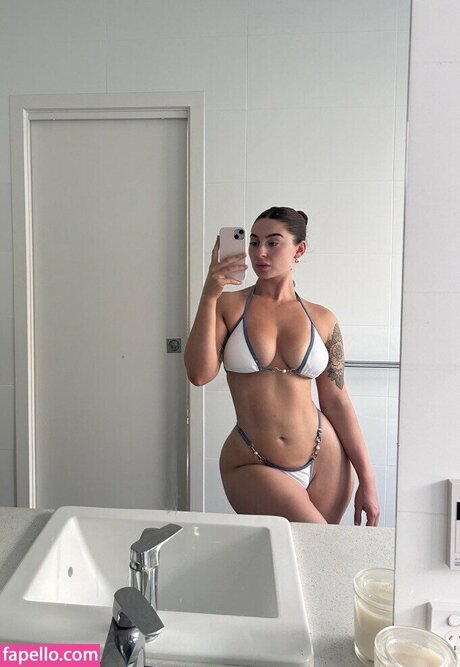 Alasti lekkinud OnlyFans-i pilt Madeleinerosee