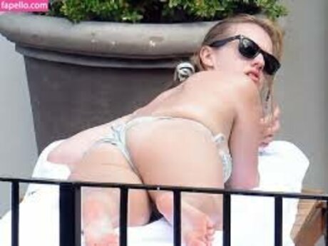 Naken lekkede OnlyFans-bilde av Elisabeth Moss