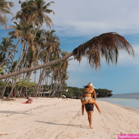 Foto nua vazada do OnlyFans de Dabbleandtravel
