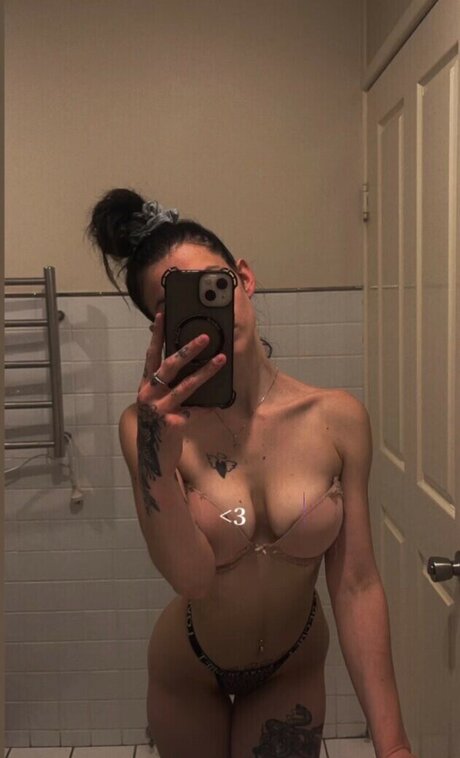Naken lekkede OnlyFans-bilde av Alecia Rose