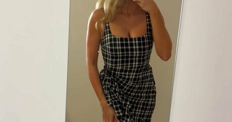 Nacktes geleaktes OnlyFans-Foto von Mrsmollywilde