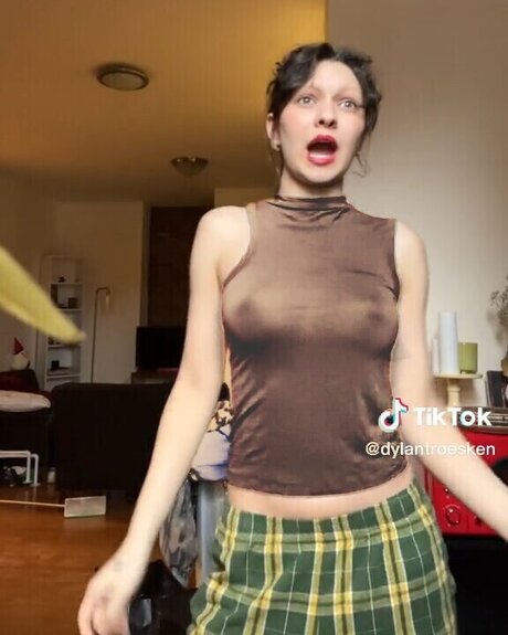 Naken lekkede OnlyFans-bilde av Dylan Troesken