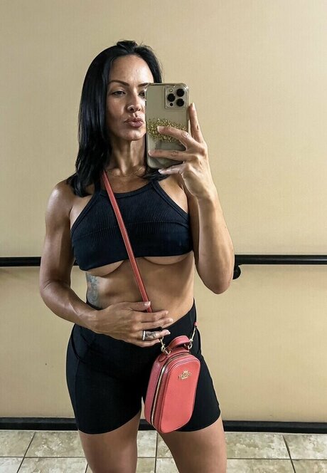 Обнаженная фотография утечки OnlyFans от Ashley Egerton