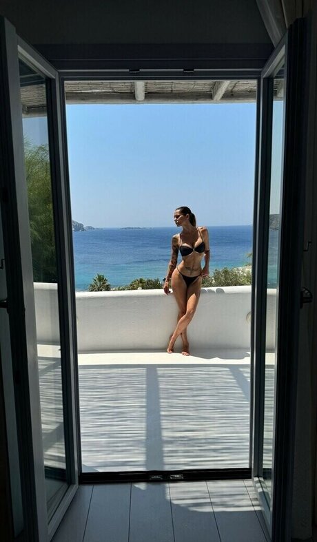 Nahá fotka uniklých OnlyFans od Deborah De Luca