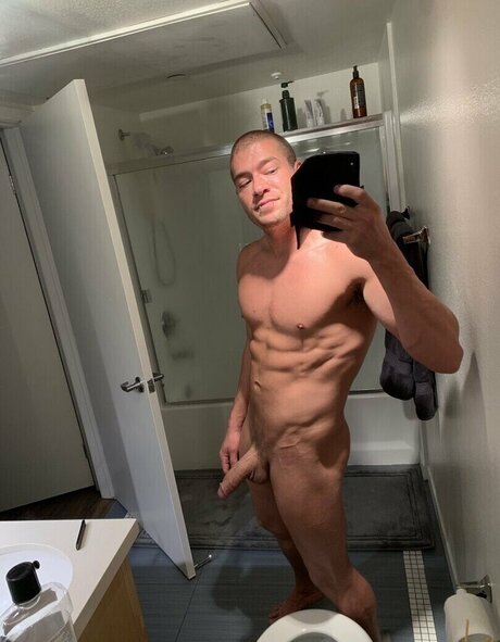 Xander Corvus OnlyFansリークヌード写真