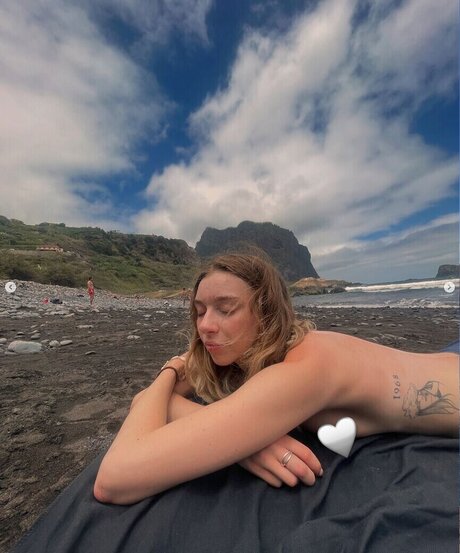 Naken läckt OnlyFans-bild av Nursevirg