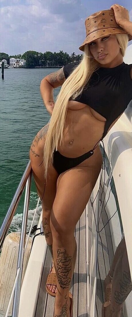 Обнаженная фотография утечки OnlyFans от Amber Watkins