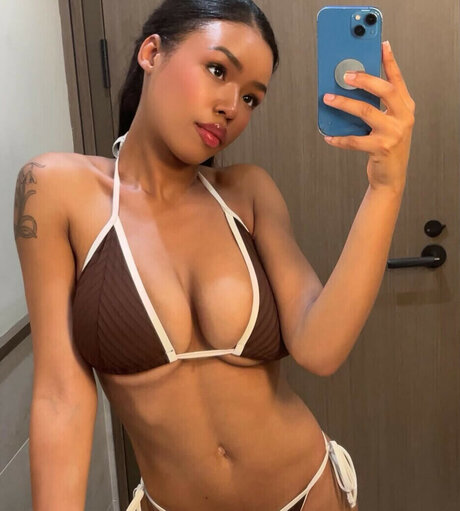 Обнаженная фотография утечки OnlyFans от Giamchildress