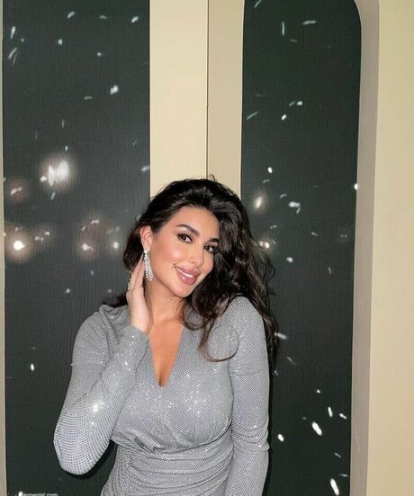Naakte gelekte OnlyFans-foto van Yasmine Sabri
