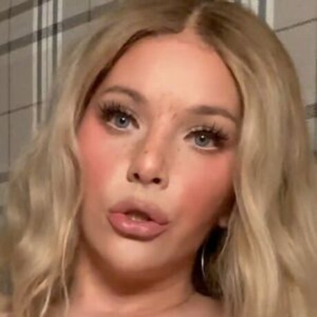 Naken lekkede OnlyFans-bilde av Savannah Sinn