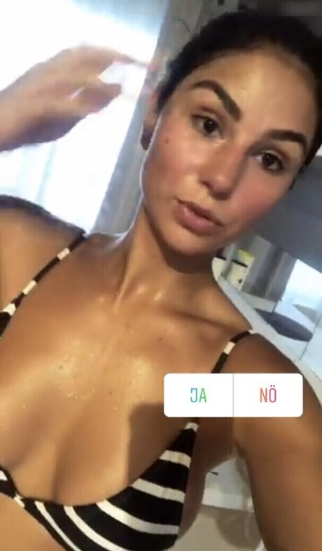 Naken lekkede OnlyFans-bilde av Jasmin Voigt