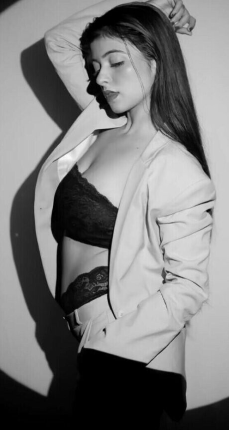 Naken lekkede OnlyFans-bilde av Riya Pandey