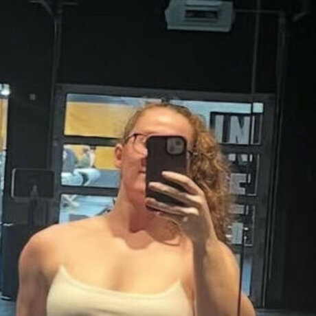 Naken läckt OnlyFans-bild av Mackenzie Suggs