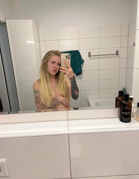 Naakte gelekte OnlyFans-foto van Ivysteel1