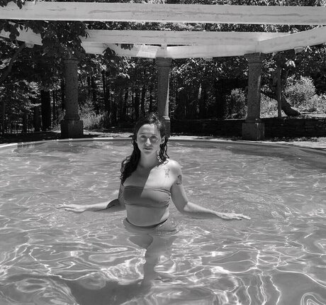 Alasti lekkinud OnlyFans-i pilt Katie Crutchfield