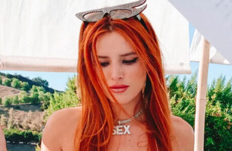 Naken lekkede OnlyFans-bilde av Bella Thorne
