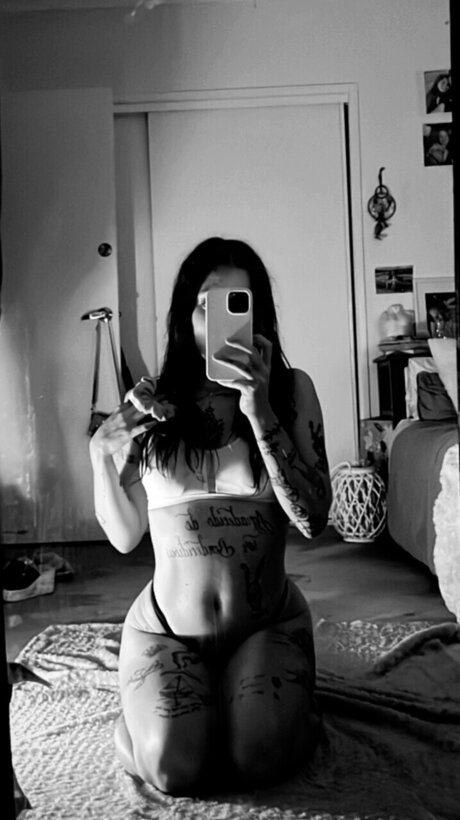Naken lekkede OnlyFans-bilde av Mini