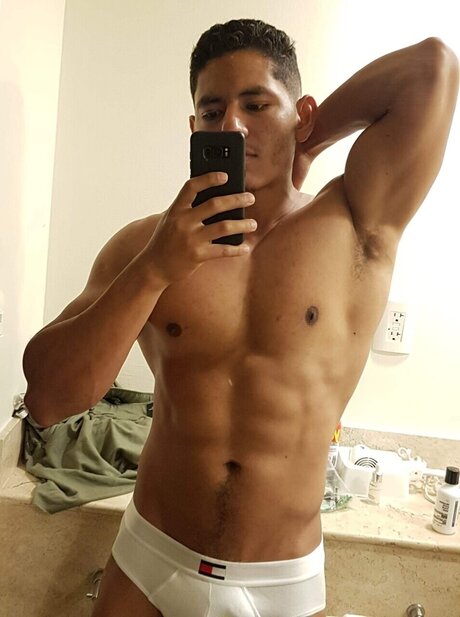 Foto nua vazada do OnlyFans de Leonardo