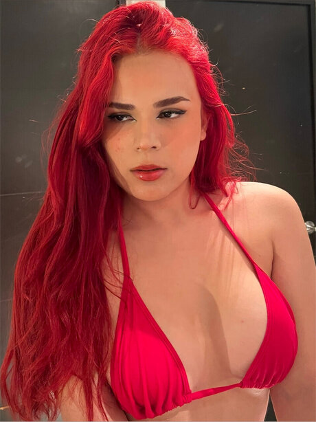 Naakte gelekte OnlyFans-foto van Daniela Okelani