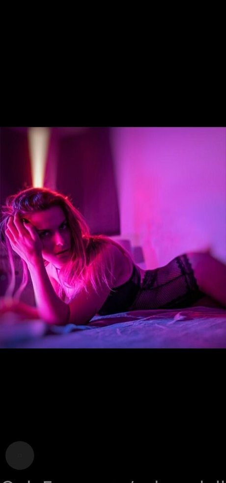 Nahá fotka uniklých OnlyFans od Selenaadoll