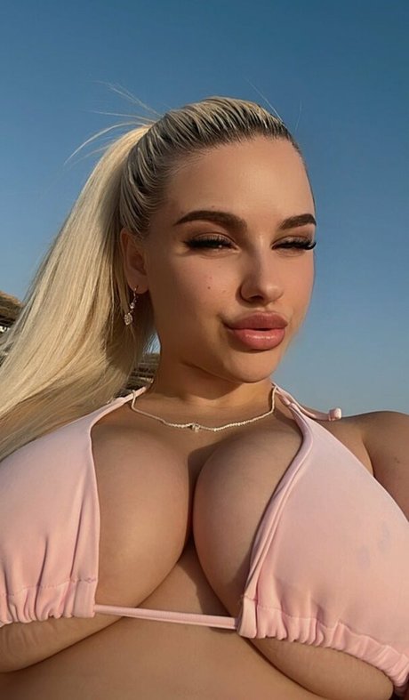 Nahá fotka uniklých OnlyFans od Mermaidebabee