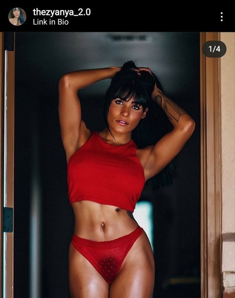 Nahá fotka uniklých OnlyFans od Thezyanya