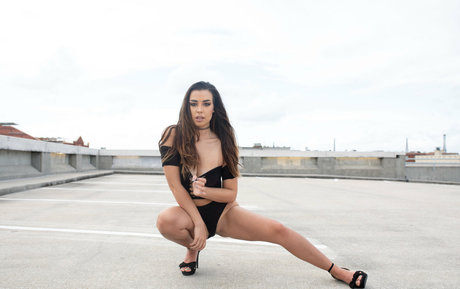 Naken lekkede OnlyFans-bilde av Momoneyyymoprobzzz