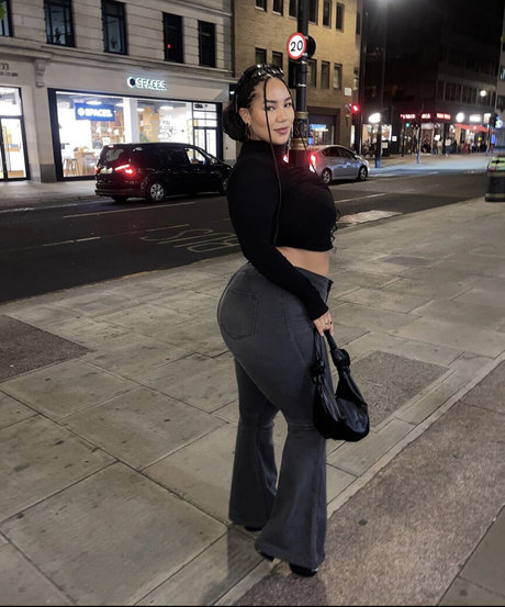 Naken lekkede OnlyFans-bilde av Katelyn Folasade