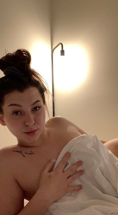 Alaston vuotanut OnlyFans-kuva Maggierayelle
