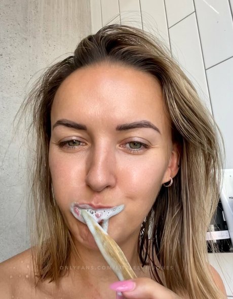 Nahá fotka uniklých OnlyFans od Littleeviejones