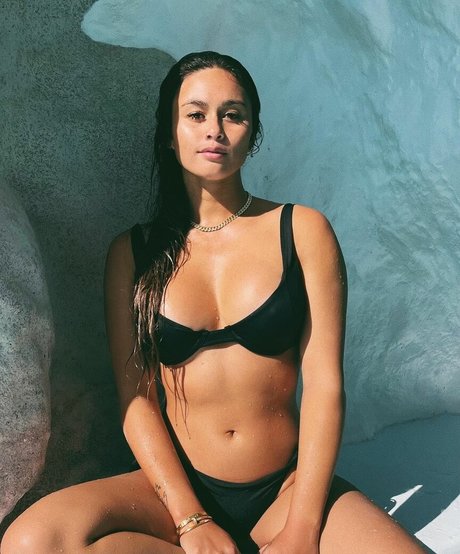 Naken läckt OnlyFans-bild av Alessa Holloway