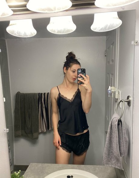 Nadiafoxx69 OnlyFans泄露裸照