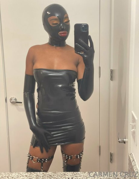 Naken lekkede OnlyFans-bilde av Carmencruz