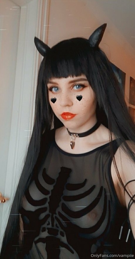 Nahá fotka uniklých OnlyFans od Vampiie