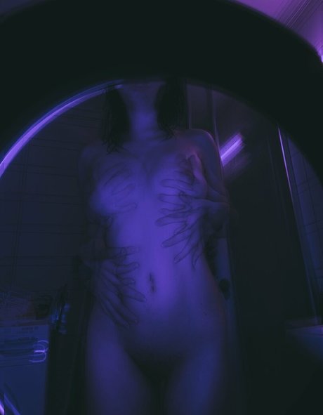 Nahá fotka uniklých OnlyFans od Vampiie