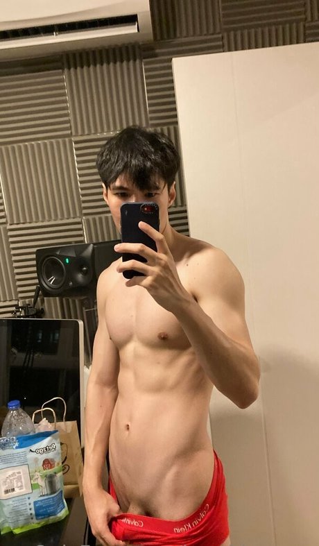 Nahá fotka uniklých OnlyFans od Bombiemann
