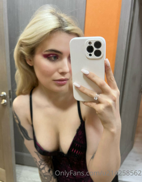 Foto di nudo di fuga di OnlyFans di Thedakotaa
