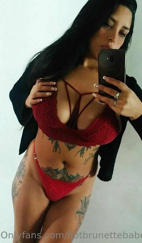 Hotbrunettebabe