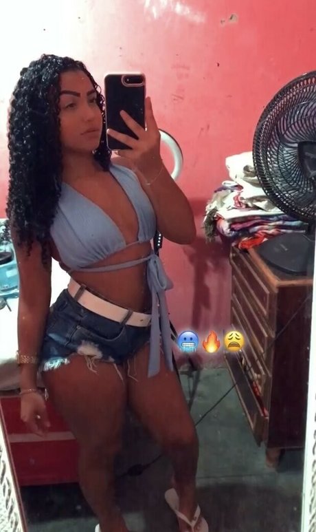 Naken lekkede OnlyFans-bilde av Oficbruninha12