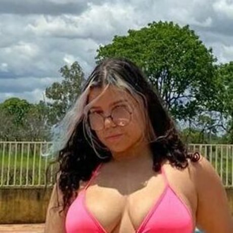 Naken läckt OnlyFans-bild av Karol Souza Milk