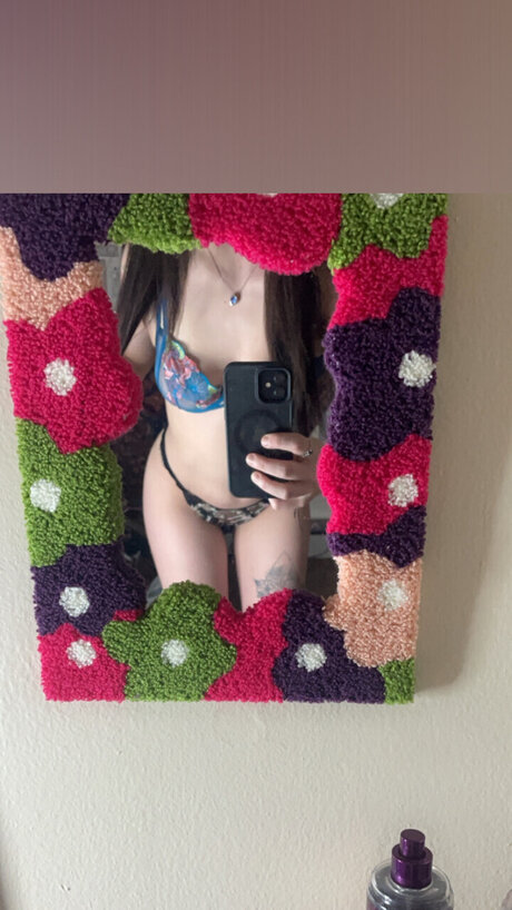 Naakte gelekte OnlyFans-foto van Lucy 