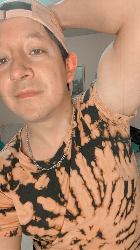 Naken lekkede OnlyFans-bilde av Kenyi Anthony Livia