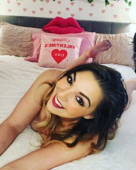 Naken läckt OnlyFans-bild av Desirerose Free