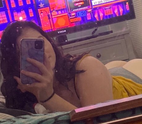 Naken lekkede OnlyFans-bilde av Emily