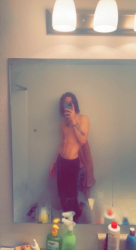 Naakte gelekte OnlyFans-foto van Master Ry 