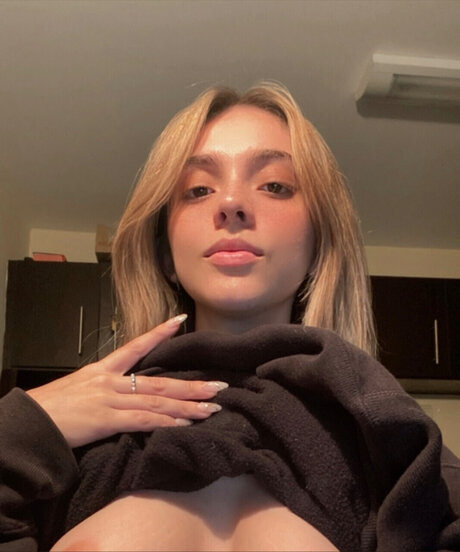 Naken lekkede OnlyFans-bilde av Cutieblonde