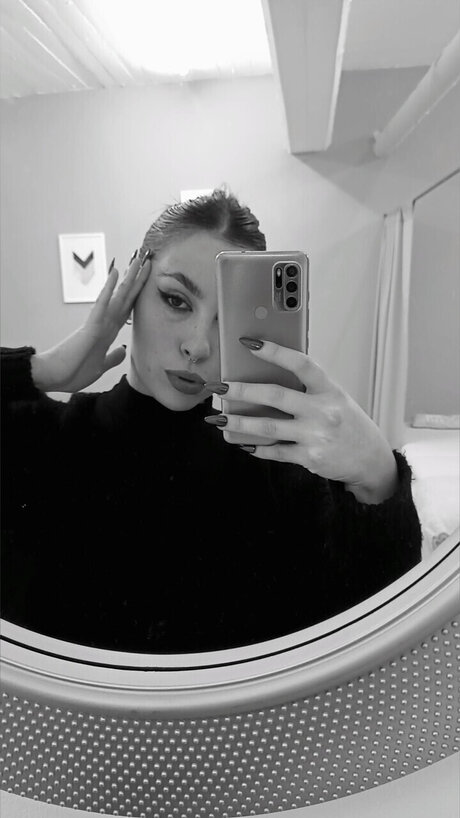Nahá fotka uniklých OnlyFans od Amoret  Sexting  Vc